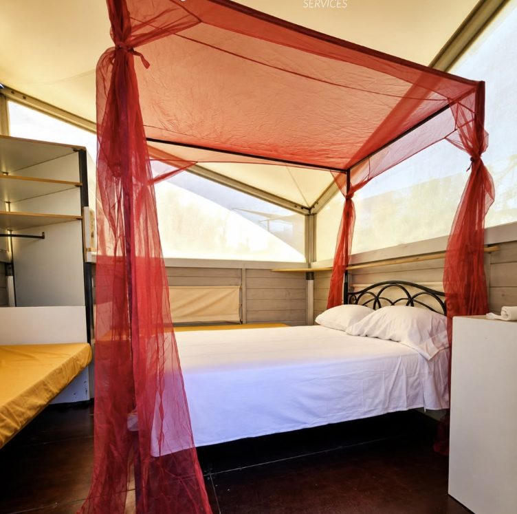 L'intérieur d'une cabane