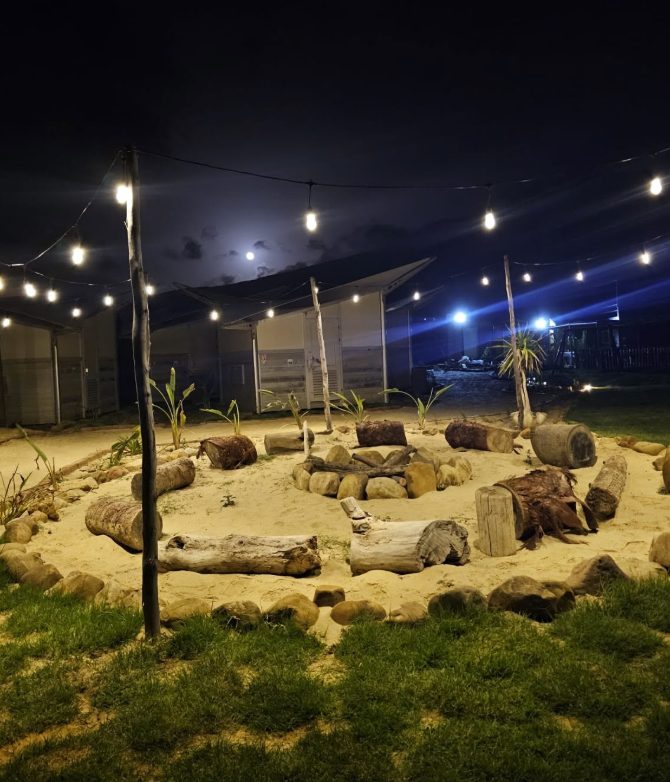 Soirée feu de camp sous les étoiles