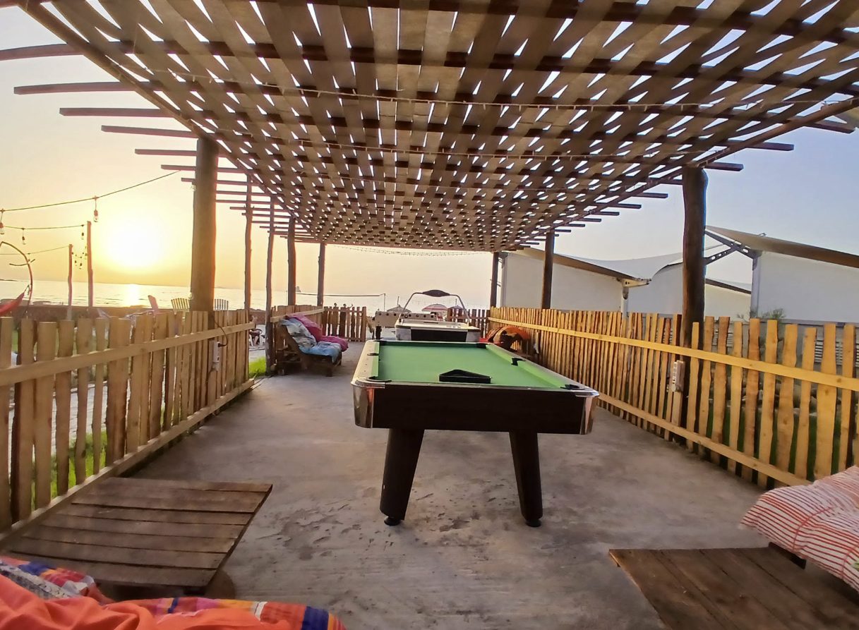 Billard américain face au coucher de soleil